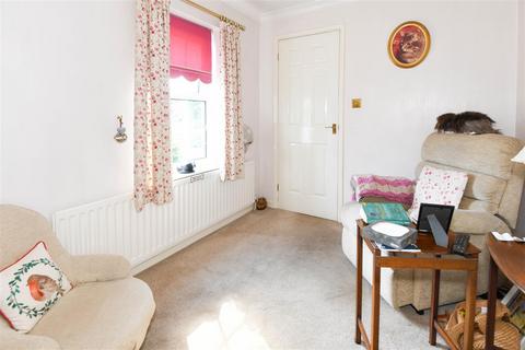 39 Grasmere, Trowbridge, BA14 7LL