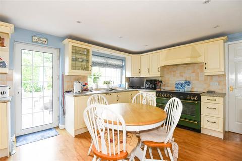 39 Grasmere, Trowbridge, BA14 7LL