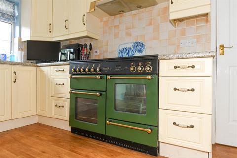 39 Grasmere, Trowbridge, BA14 7LL