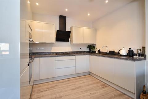 2 bedroom flat for sale, Sea Road, Bexhill-On-Sea