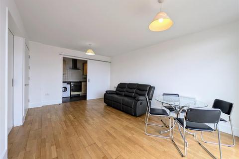 2 bedroom apartment to rent, Circle 109, 76 Henry Street