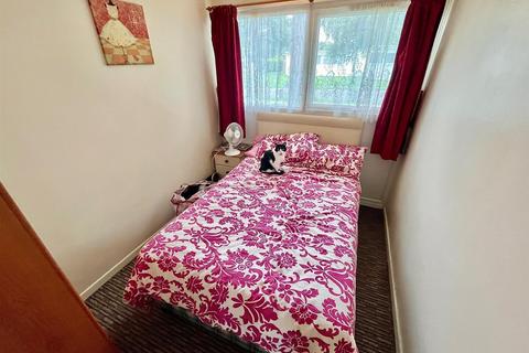 2 bedroom chalet for sale, Beach Road, Hemsby