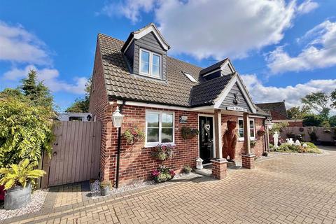 4 bedroom detached house for sale, Beach Road, Scratby