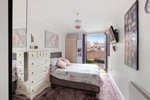 1 bedroom flat for sale, Crown Green Court, Worcester, WR1 1HA
