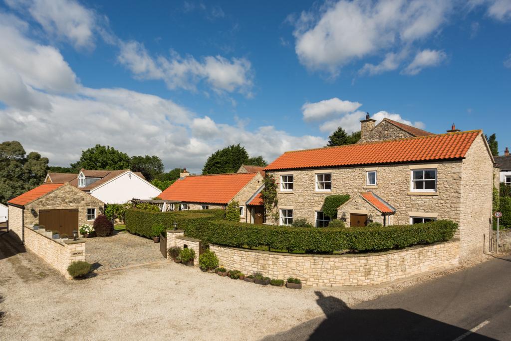 Main Street, Hillam, North Yorkshire... 3 bed detached house for sale ...