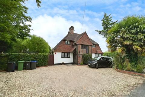 3 bedroom character property to rent, Fulmer Road, Gerrards Cross SL9