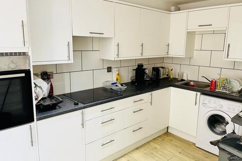 2 bedroom flat to rent, Ellison Road, London SW16