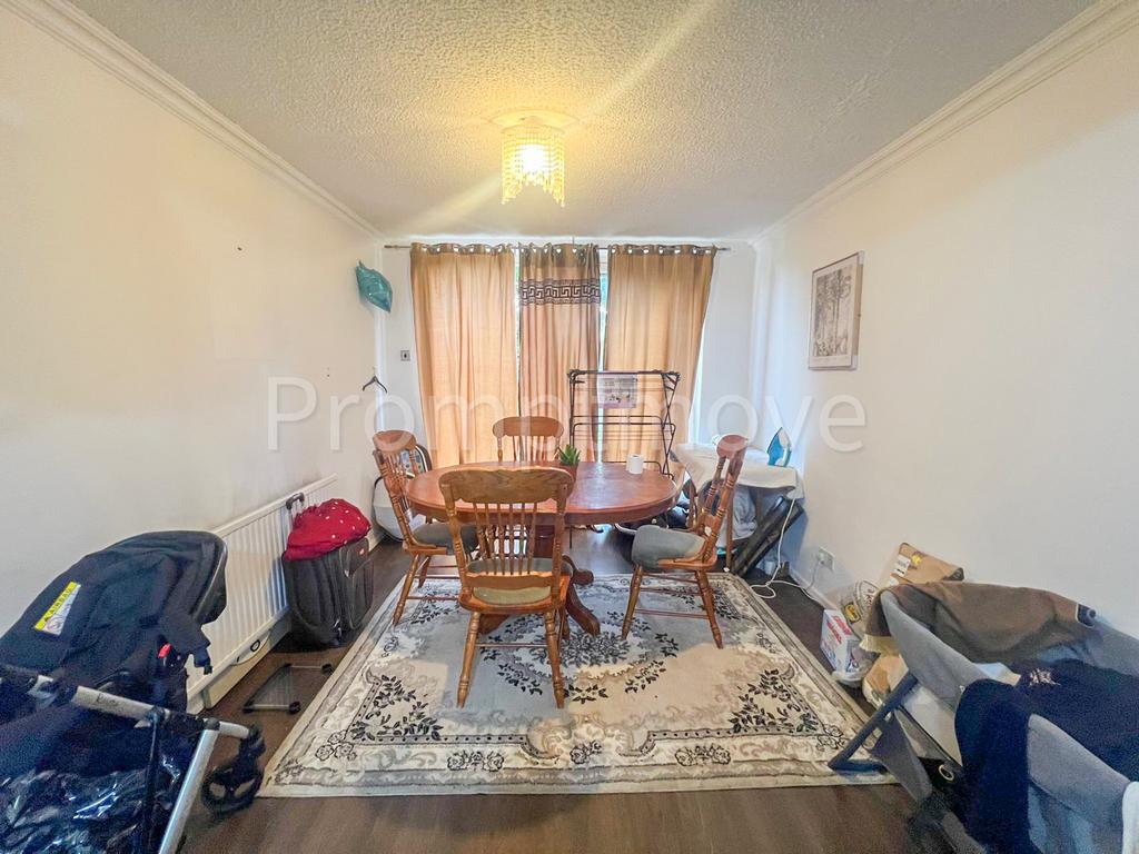 Blundell Road Luton LU3 1SP 3 bed semidetached house to rent £1,500