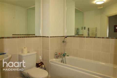 2 bedroom flat to rent, Shoppenhangers Road, Maidenhead