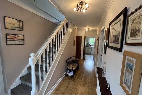 Ty Newydd, 1a Latimer Road, Llandeilo, SA19 6HS