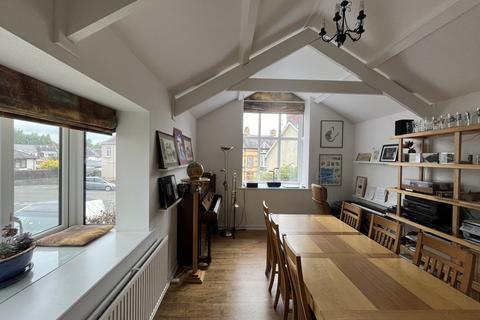 Ty Newydd, 1a Latimer Road, Llandeilo, SA19 6HS