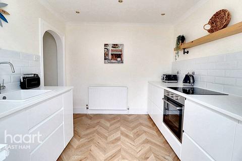 1 bedroom property for sale, Folkestone Road, London