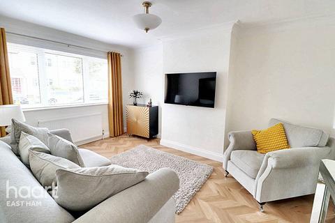 1 bedroom property for sale, Folkestone Road, London