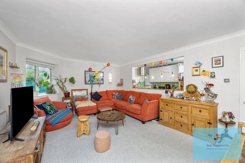 2 bedroom flat for sale, Eaton Gardens, Hove, BN3