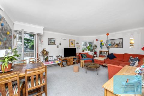 2 bedroom flat for sale, Eaton Gardens, Hove, BN3