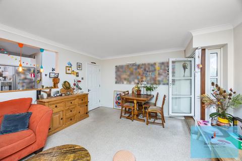 2 bedroom flat for sale, Eaton Gardens, Hove, BN3