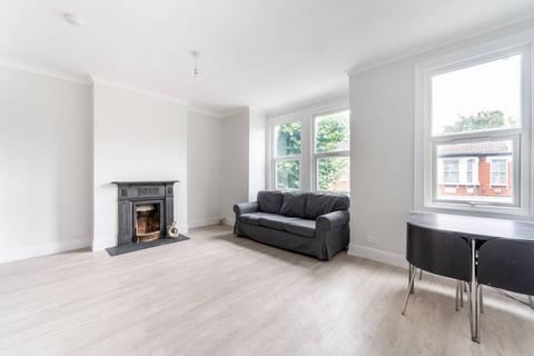 3 bedroom flat to rent, Larch Road, Cricklewood, London, NW2