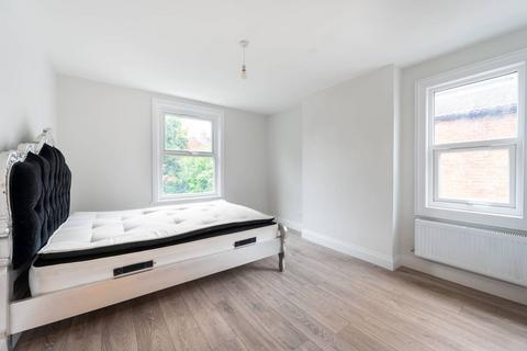 3 bedroom flat to rent, Larch Road, Cricklewood, London, NW2