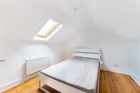 3 bedroom flat to rent, Larch Road, Cricklewood, London, NW2