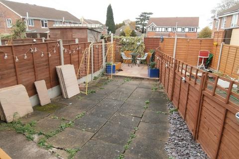 2 bedroom terraced house to rent, Ring Fence