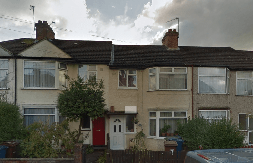 Newly refurbished  Three Bedroom Terraced House i