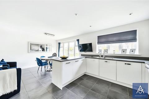 5 bedroom detached house for sale, Roberts Road, Towcester NN12