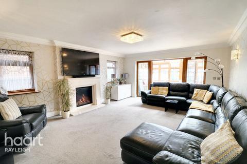 4 bedroom detached house for sale, Daws Heath Road, Rayleigh