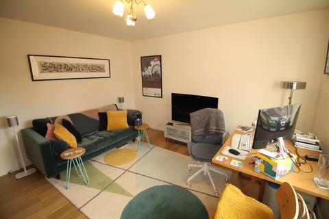 1 bedroom flat to rent, Back Bentley Grove, Meanwood, Leeds, LS6