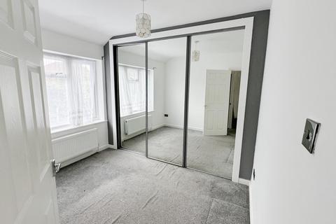 4 bedroom terraced house to rent, Hydethorpe Avenue, Edmonton, N9