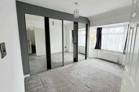 4 bedroom terraced house to rent, Hydethorpe Avenue, Edmonton, N9