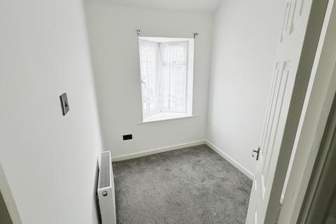 4 bedroom terraced house to rent, Hydethorpe Avenue, Edmonton, N9