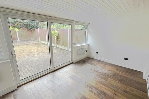 4 bedroom terraced house to rent, Hydethorpe Avenue, Edmonton, N9