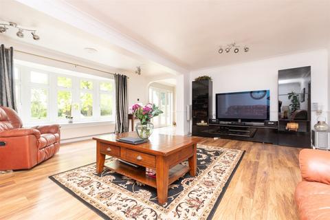 Roselyn Green Street Green Road, Dartford, DA2 8DP