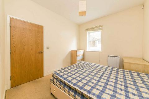2 bedroom flat to rent, Woodside Road, Wimbledon, SW19