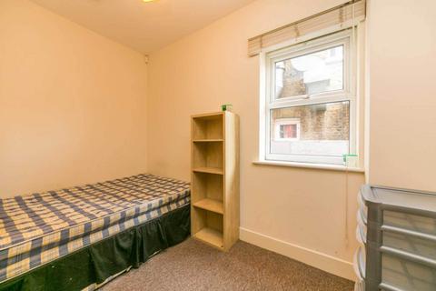 2 bedroom flat to rent, Woodside Road, Wimbledon, SW19