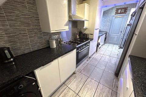 5 bedroom semi-detached house for sale, Florida Street, Oldham OL8