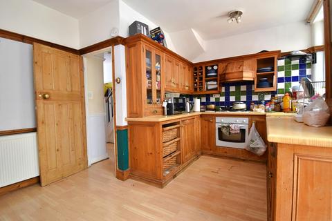 4 bedroom semi-detached house for sale, Nightingale Avenue, Highams Park , London. E4 9RG