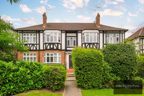2 bedroom apartment for sale, Loughton IG10