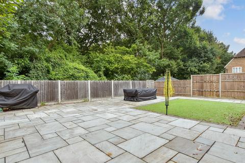 4 bedroom link detached house for sale, Shaw Close, Maidstone, Kent