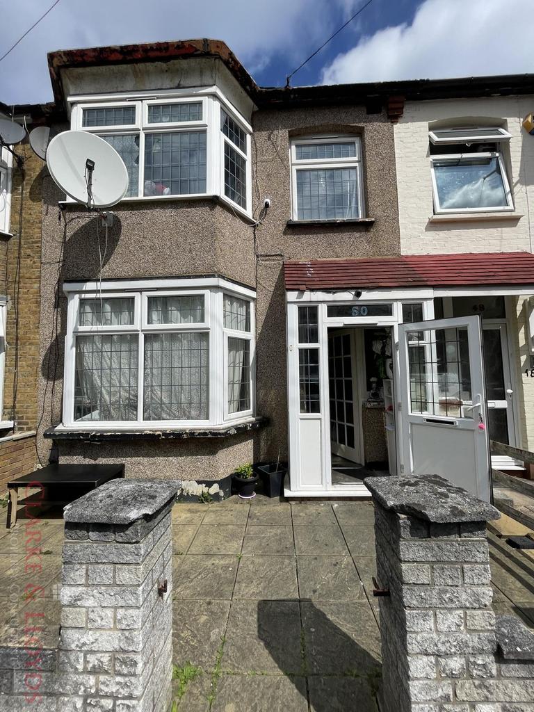 Spacious 4 Bedroom Family Home with Garden in Chi
