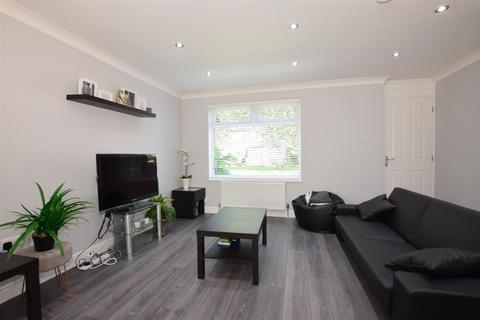 2 bedroom end of terrace house to rent, Maplehurst Road Chichester PO19