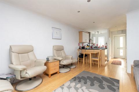 1 bedroom end of terrace house for sale, Artillery Row, Gravesend, Kent