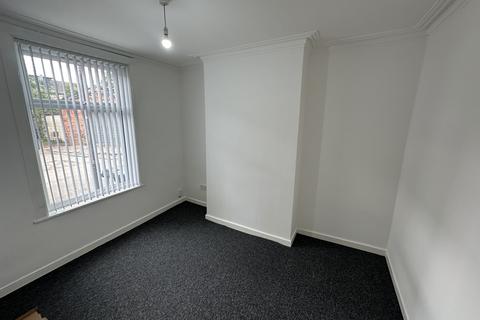 3 bedroom terraced house to rent, Allingham Street, Manchester, M13