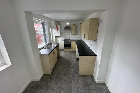 3 bedroom terraced house to rent, Allingham Street, Manchester, M13