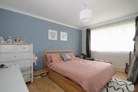 2 bedroom maisonette for sale, Stonecot Hill, Sutton