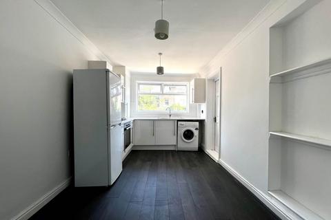 2 bedroom flat to rent, Murchison Road, Leyton, E10 6LY