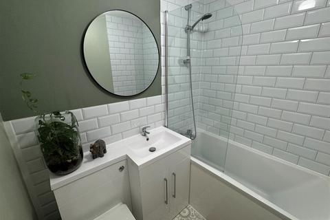 7 Plesman Way, Wallington, SM6 9NB