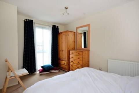 2 bedroom flat to rent, Ravensmede Way, London W4