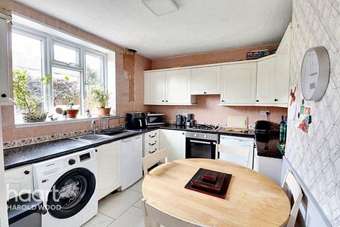 3 bedroom terraced house for sale, Bedale Road, Romford