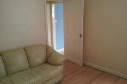 4 bedroom terraced house to rent, Great Western Street, Manchester M14